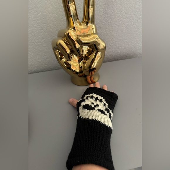 NWT Nepal Handmade Zen Jen Skull Fingerless Wool Mittens W/ Soft Lining,One Size - Picture 4 of 9